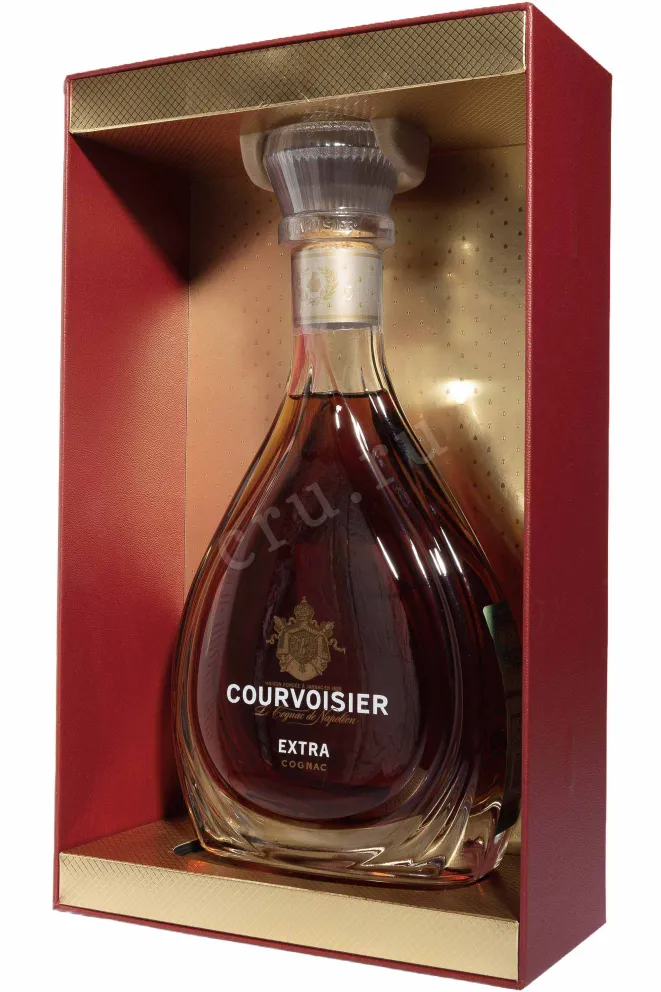 В подарочной коробке Courvoisier Extra in gift box 2012 0.7 л