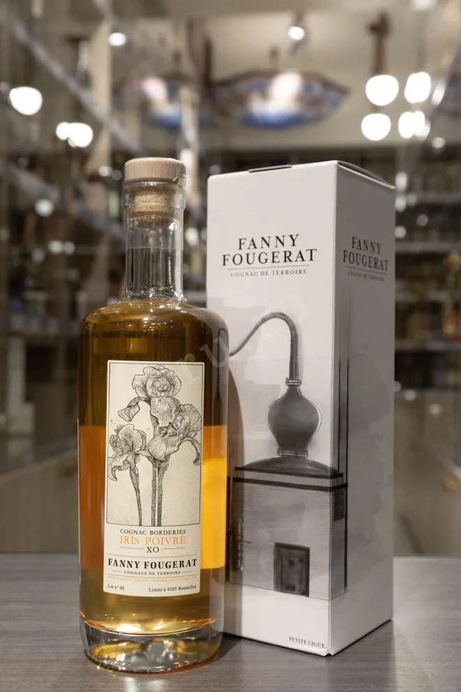 В магазине Крю Профи Fanny Fougerat Iris Poivre XO Borderies in gift box 0.7 л