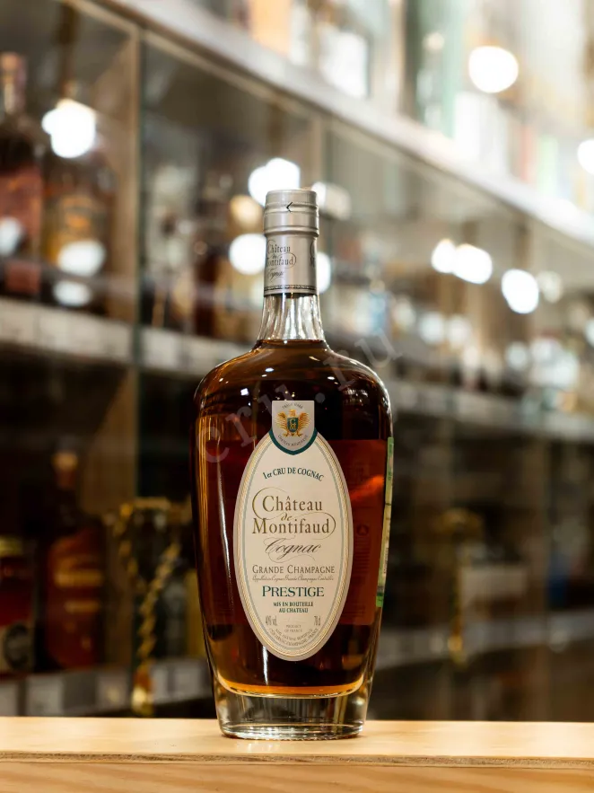 В магазине Крю Профи Chateau de Montifaud Prestige in gift box 0.7 л