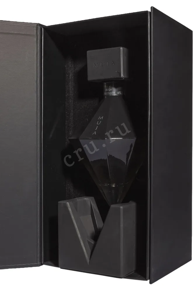В подарочной коробке Muja Rosapetra in gift box 0.5 л