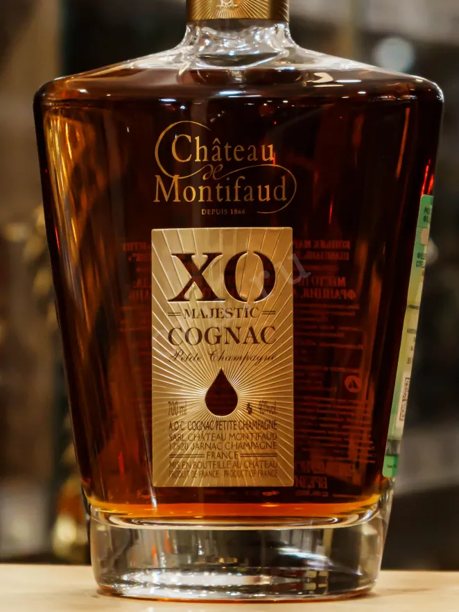 В магазине Крю Профи Chateau Montifaud Petit Champagne XO Majestic gift box 0.7 л