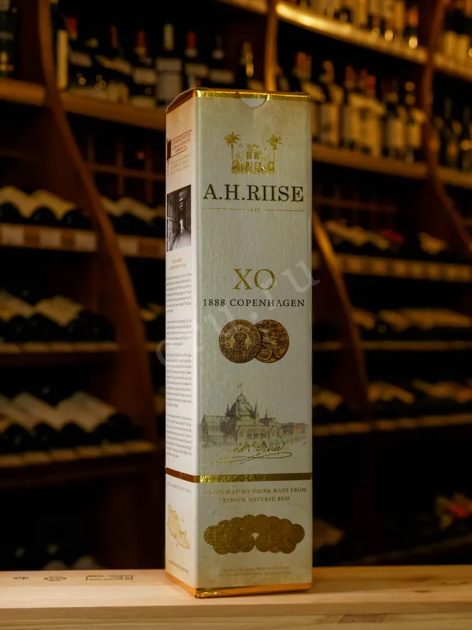 В магазине Крю Профи A.H. Riise 1888 Copenhagen Gold Medal gift box 0.7 л