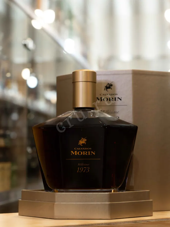В магазине Крю Профи Morin Millesime 1973 gift box 1973 0.7 л
