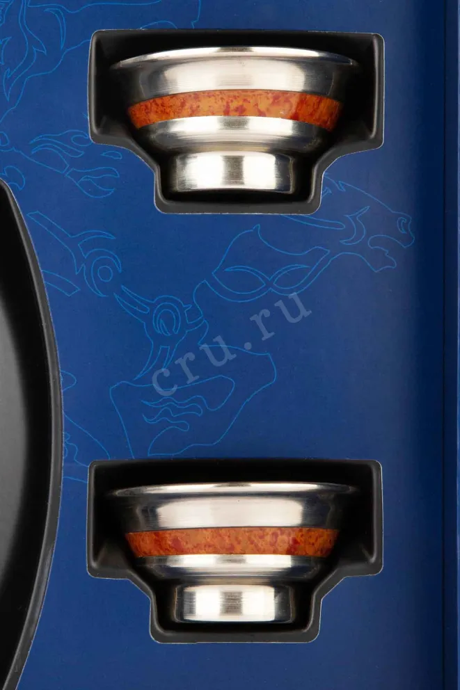 В подарочной коробке Chinggis Khan gift box + 2 bowls 0.7 л