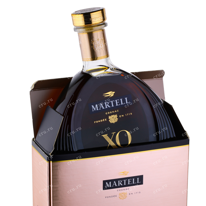 В подарочной коробке Martell XO 0.7 л
