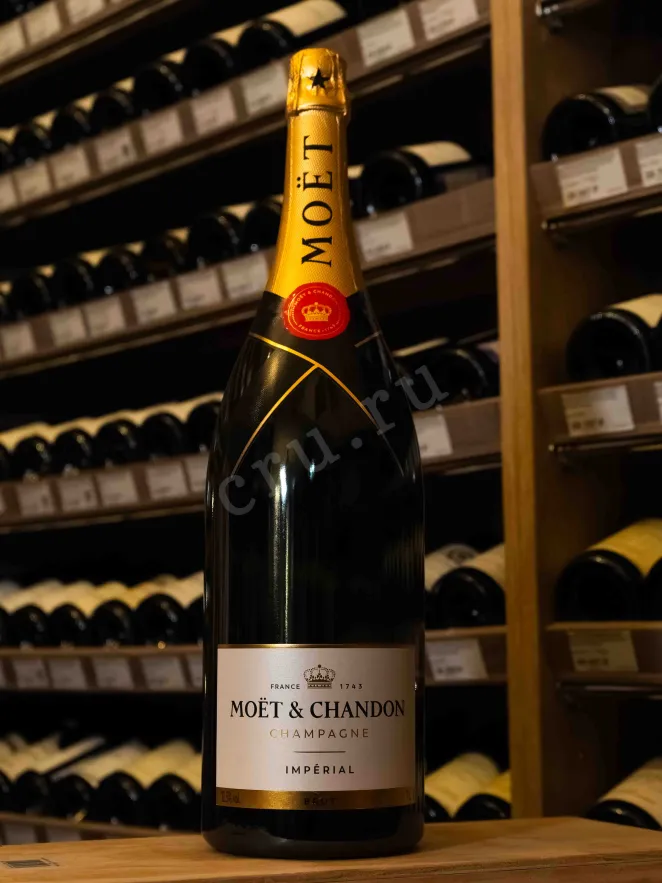 В магазине Крю Профи Moet & Chandon Imperial Brut gift box 2020 3 л