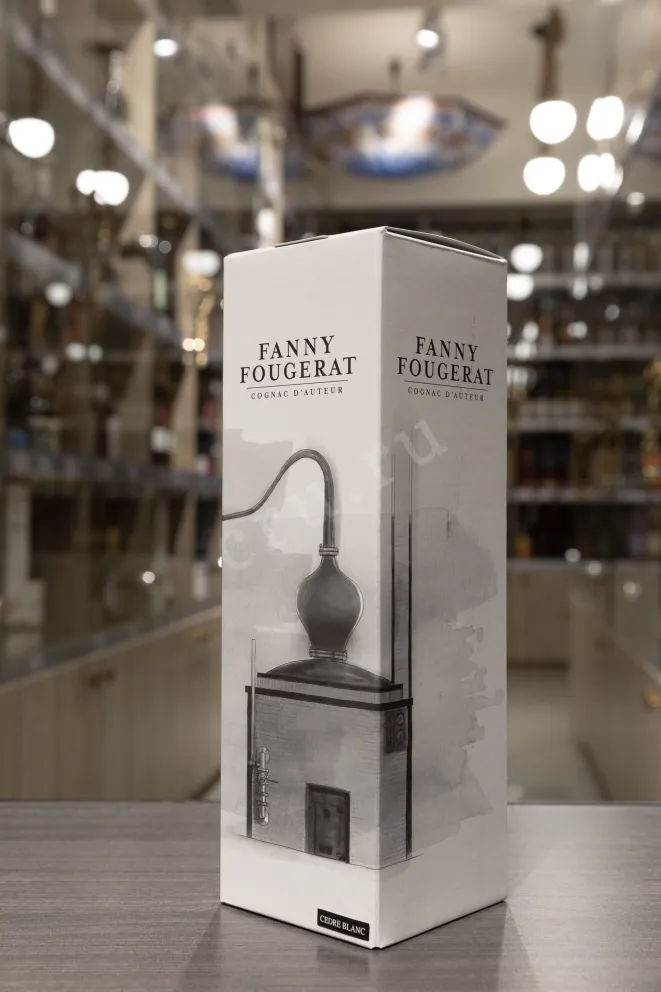 В магазине Крю Профи Fanny Fougerat Cedre Blanc Extra Old Fins Bois in gift box 0.7 л