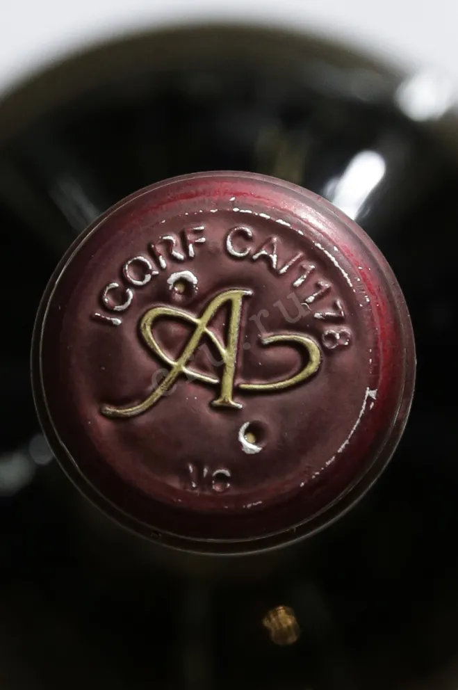 Пробка Argiolas Isola Turriga Isola dei Nuraghi IGT 2019 0.75 л