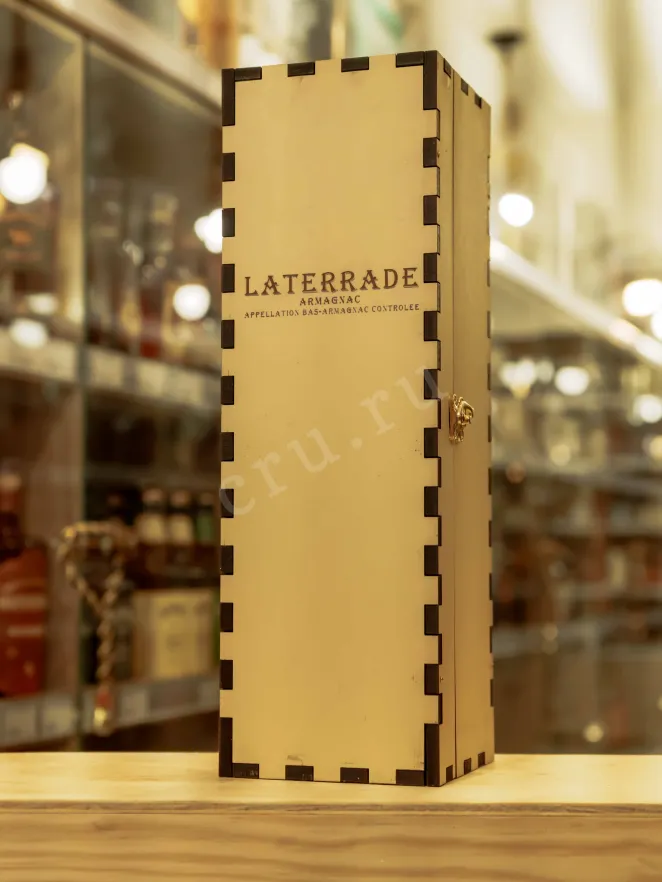 В магазине Крю Профи Laterrade Domaine de Miqueou Armagnac Tenareze in wooden box 1972 0.7 л