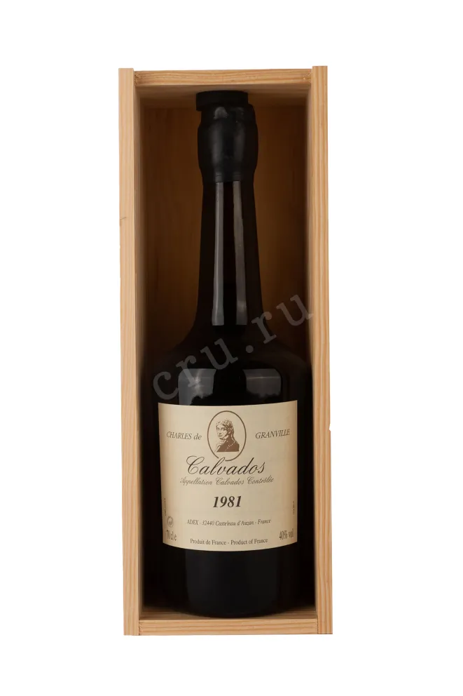 В деревянной коробке Charles de Granville wooden box 1981 0.7 л