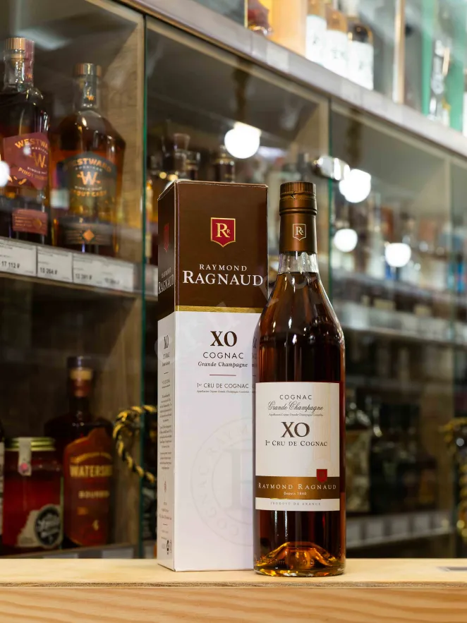 В магазине Крю Профи Raymond Ragnaud XO Grand Champagne 1er Cru De Cognac in gift box 0.7 л