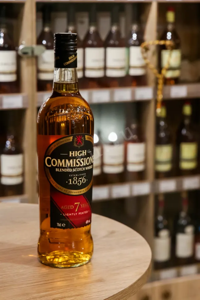 В магазине Крю Профи High Commissioner 7 Years in gift box 0.7 л