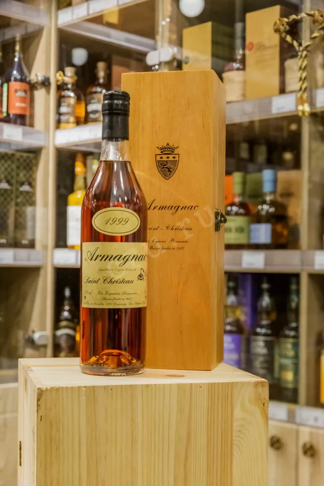 В магазине Крю Профи Saint-Christeau 1999 0.7 л