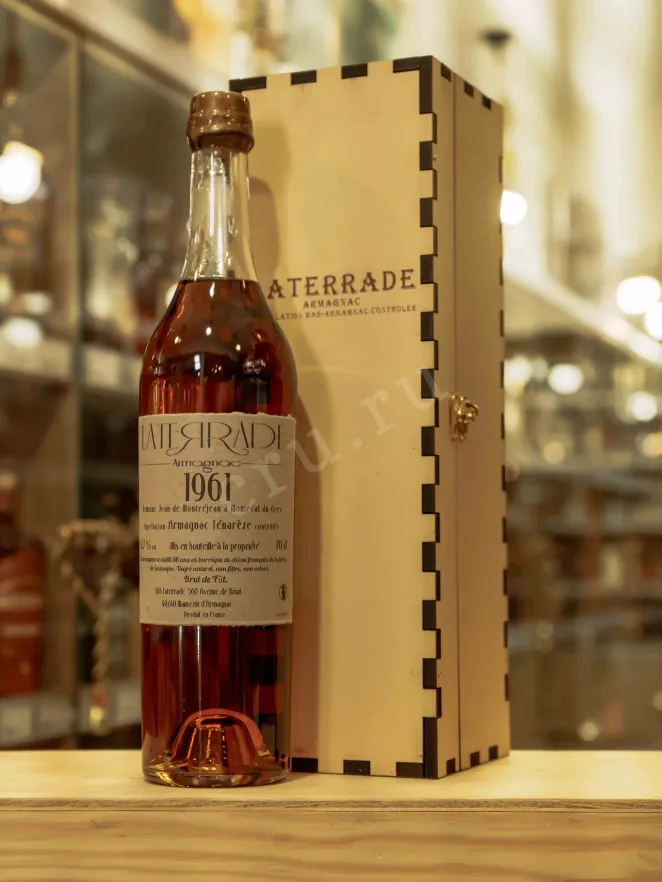 В магазине Крю Профи Laterrade Domaine Jean de Montrejeau in wooden box 1961 0.7 л