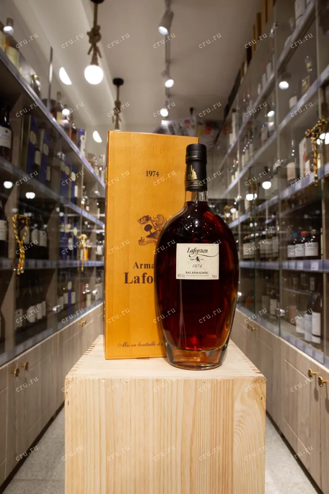 В магазине Крю Профи Lafontan Millesime 1974 0.7 л