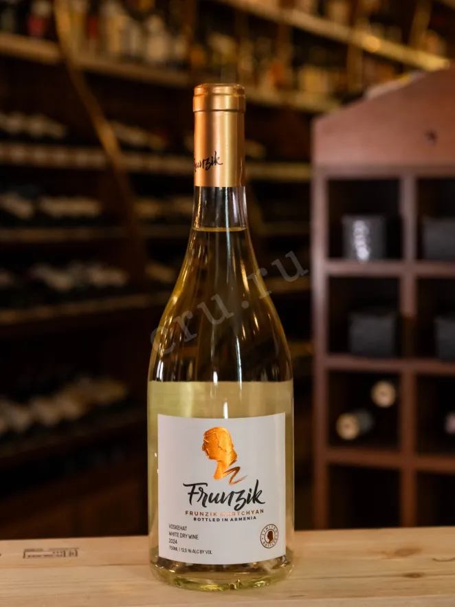 В магазине Крю Профи Frunzik White Dry 2024 0.75 л