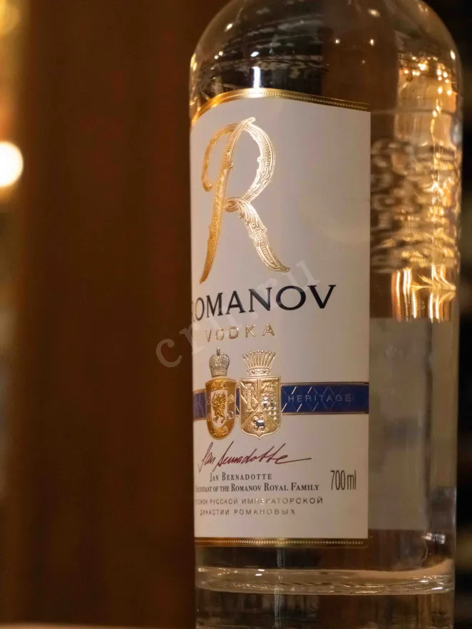 В магазине Крю Профи Romanov in gift box with a Lafitnik shot glass 0.7 л