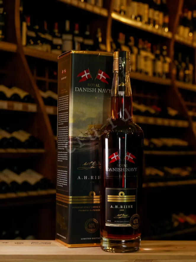 В магазине Крю Профи A.H. Riise Royal Danish Navy gift box 0.7 л