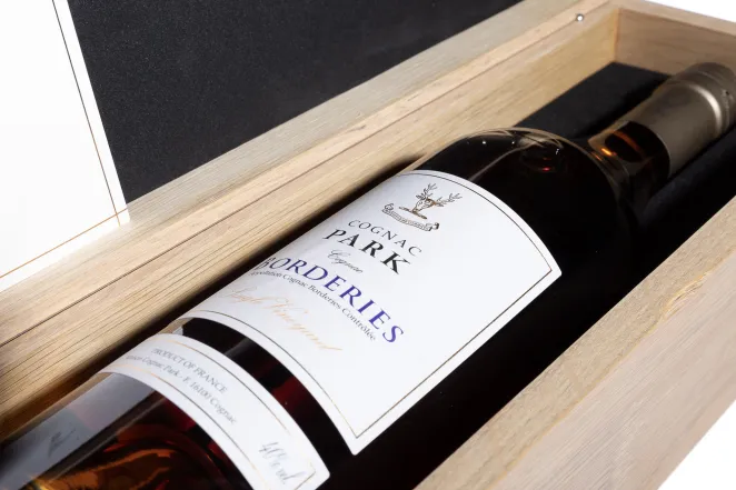 В деревянной коробке Park Borderies Single Vineyard in wooden box 0.7 л