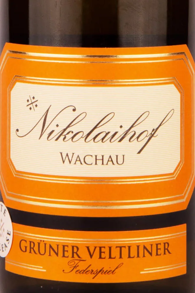 Этикетка Nikolaihof Wachau Im Weingebirge Gruner Veltliner Federspiel 2015 0.75 л