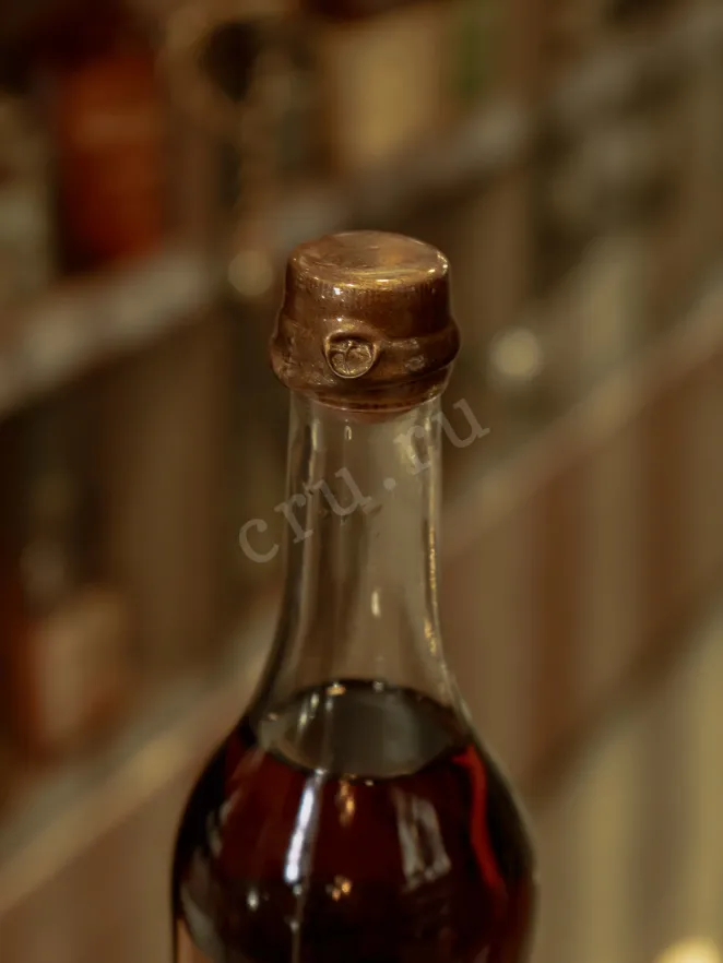 Пробка Laterrade Domaine de Miqueou Armagnac Tenareze in wooden box 1972 0.7 л