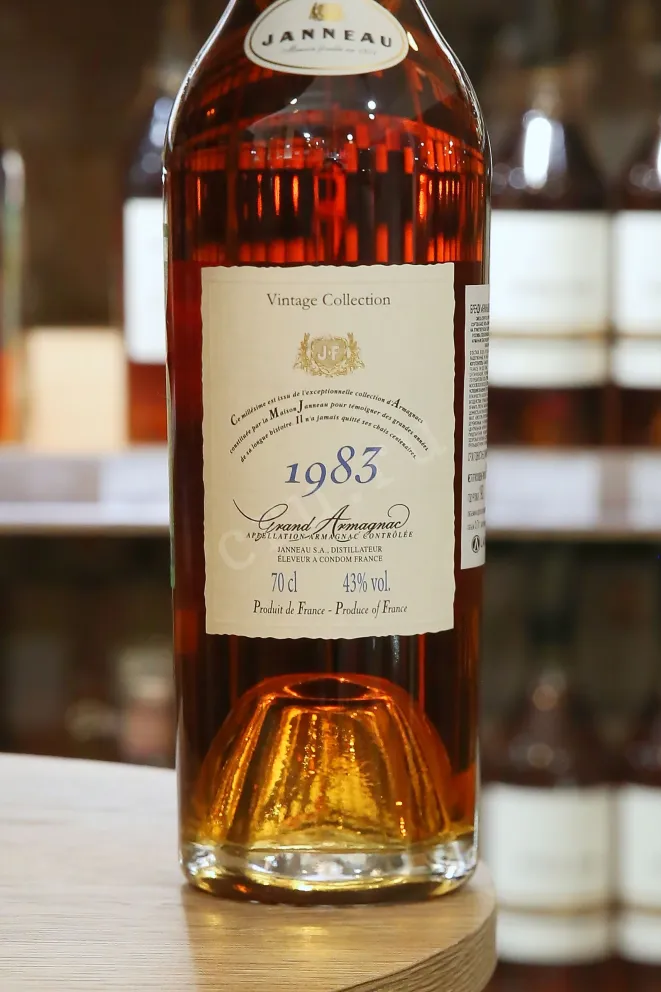 В магазине Крю Профи Janneau 1983 0.7 л