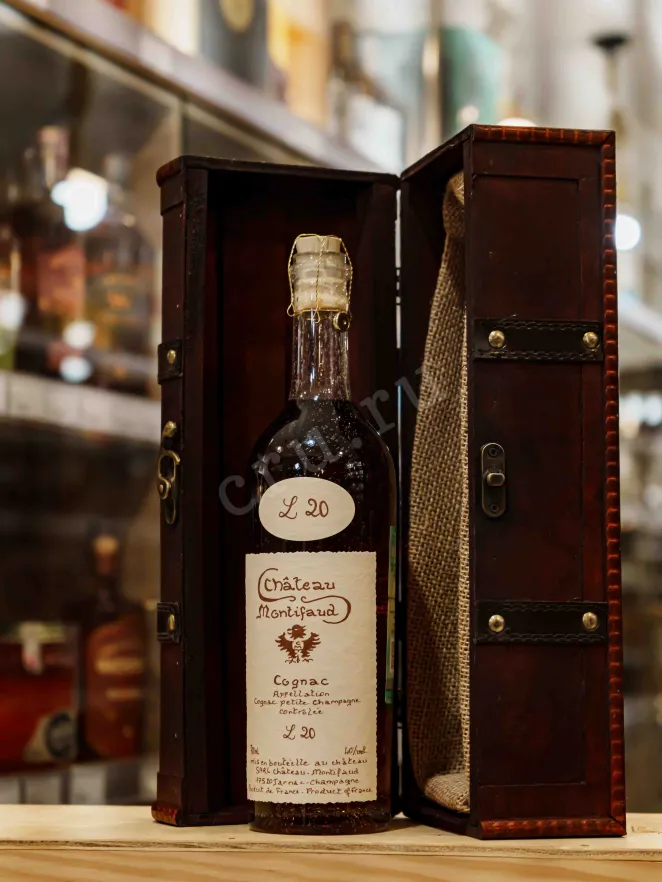 В магазине Крю Профи Chateau de Montifaud 20 Years wooden box 0.7 л