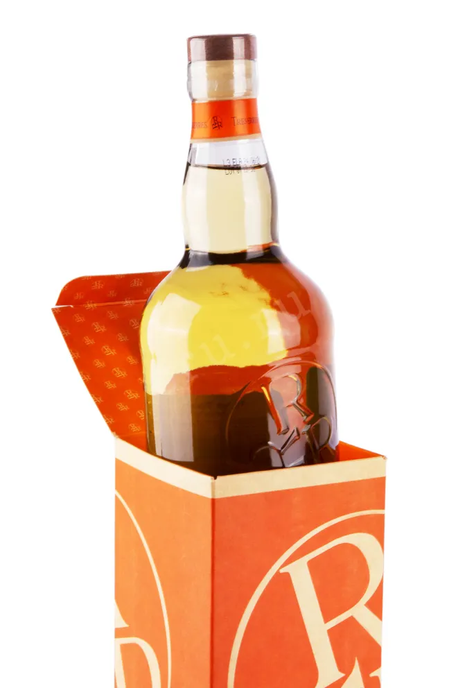 Виноградная водка Трес Еррес Эльки 0.7 в подарочной коробке