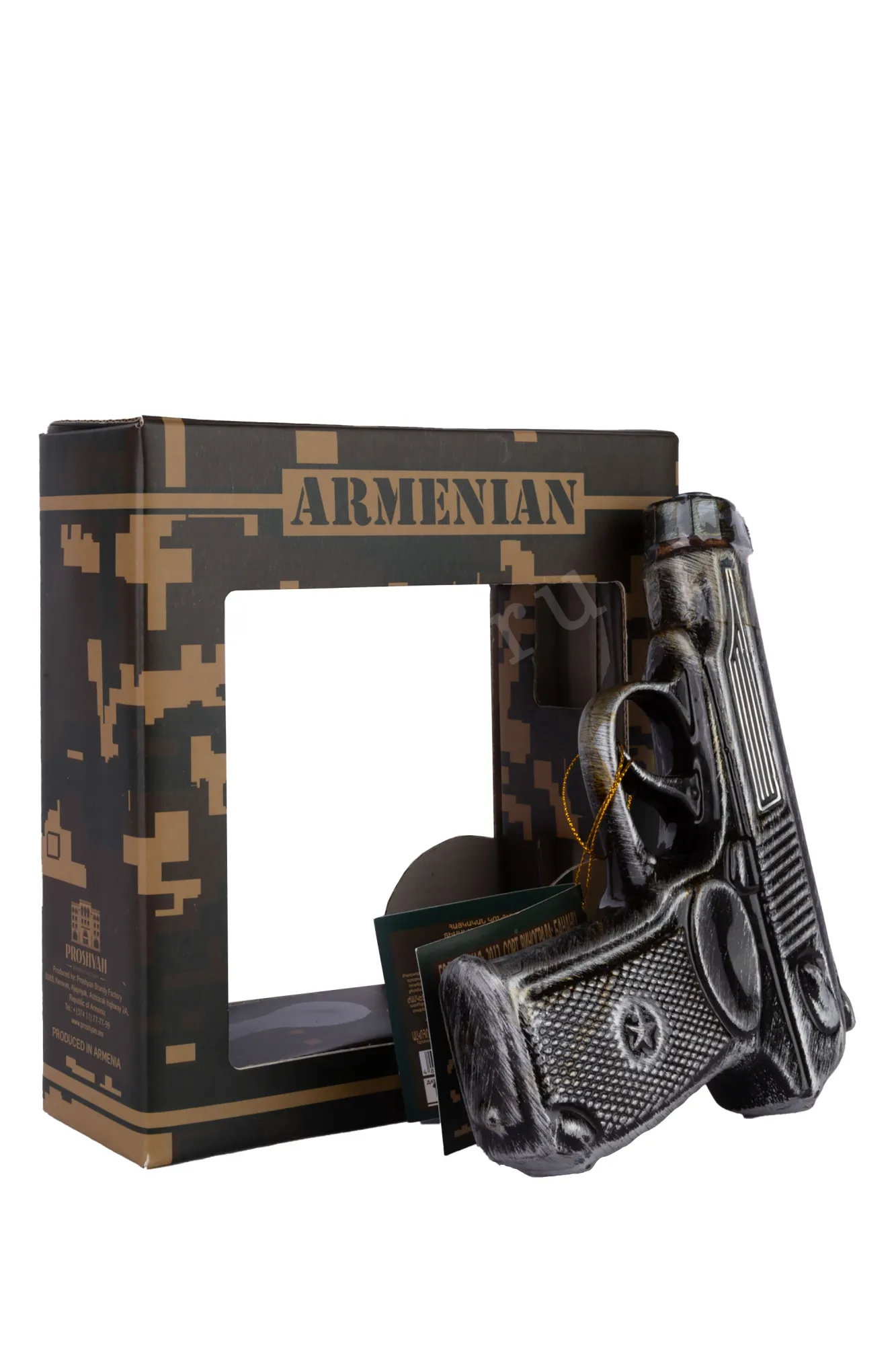 Фото — Коньяк Прошян Пистолет 7 лет в подарочной упаковке  0.15 л