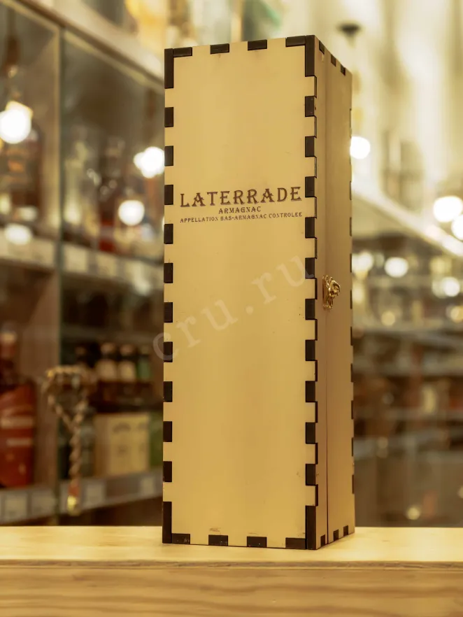 В магазине Крю Профи Laterrade Domaine de Coutchot Bas Armagnac in wooden box 1999 0.7 л