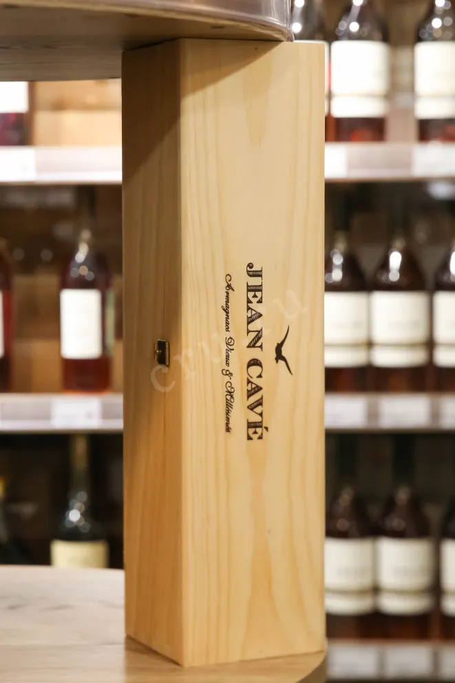 В магазине Крю Профи Jean Cave Vieil Armagnac AOC wooden box 1975 0.7 л