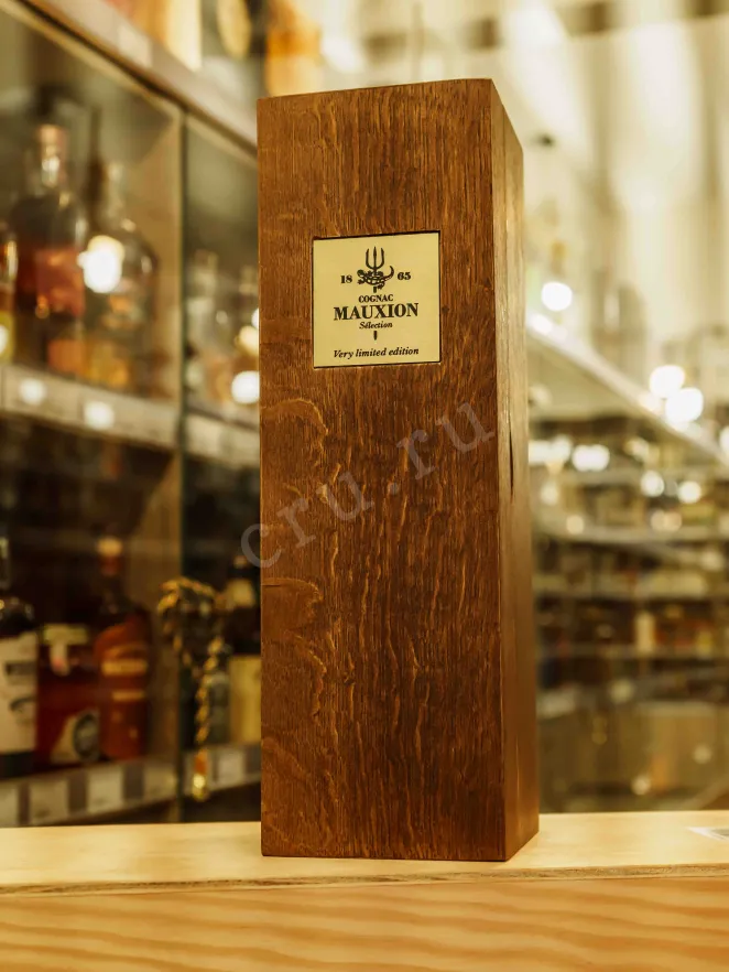 В магазине Крю Профи Mauxion Selection Multi Crus in wooden box 0.7 л
