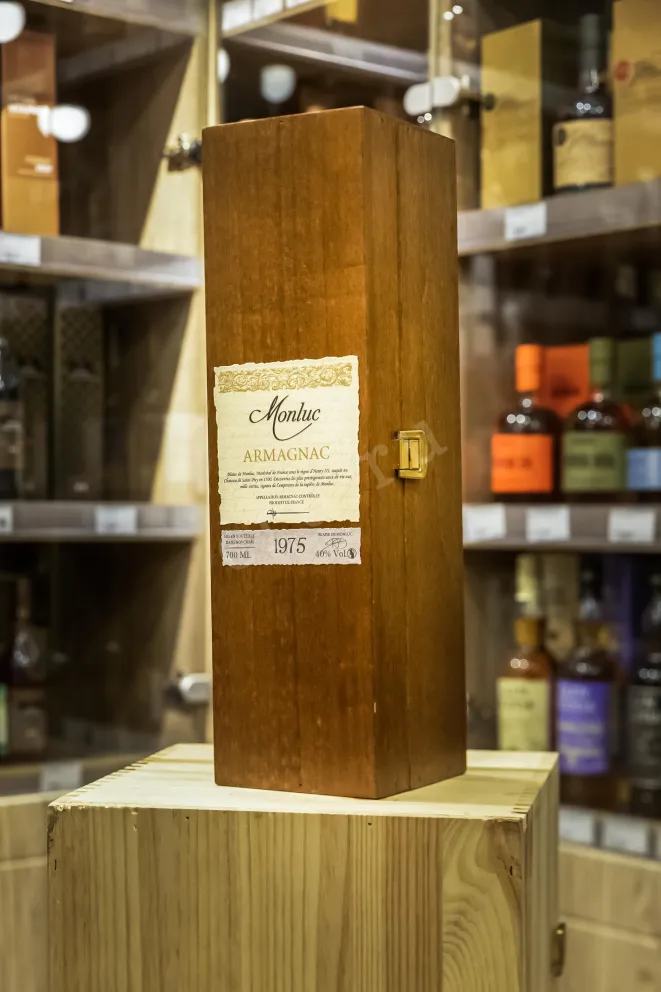 В магазине Крю Профи Monluc 1975 0.7 л