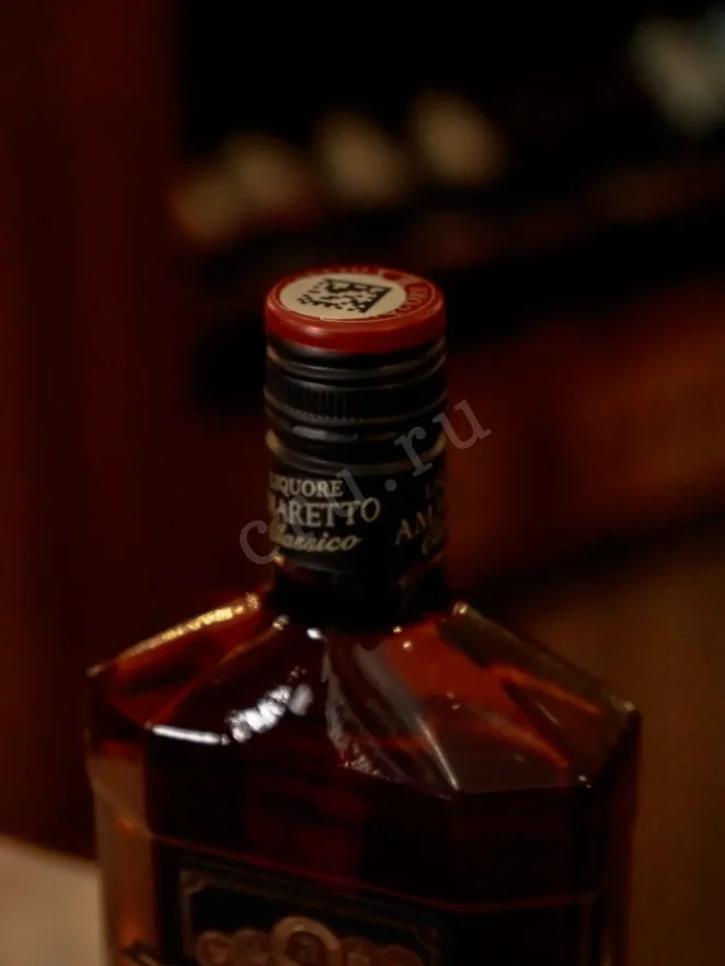 Пробка Louis Berge Amaretto 0.5 л