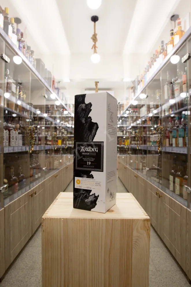 В магазине Крю Профи Ardbeg Traigh Bhan 19 years old gift box 0.7 л
