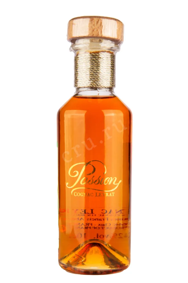 Коньяк Leyrat Passion wooden gift box from set  0.1 л