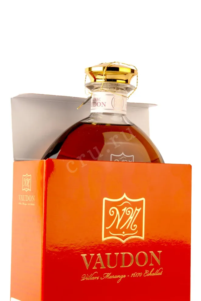 В подарочной коробке Vaudon Extra OC 0.7 л