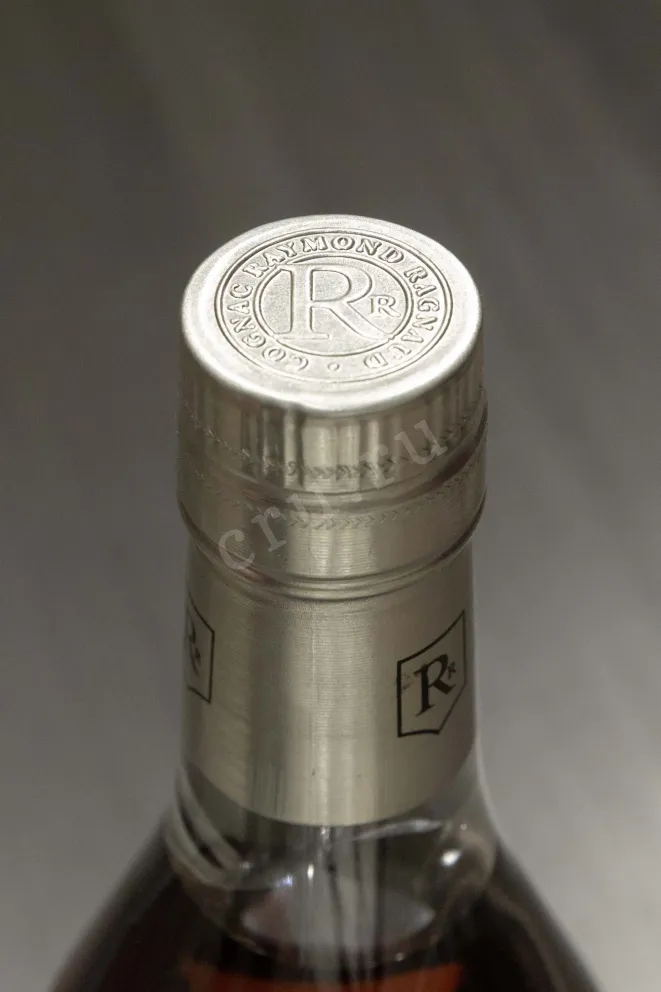 Пробка Raymond Ragnaud VS Grand Champagne 1er Cru De Cognac in gift box 0.7 л