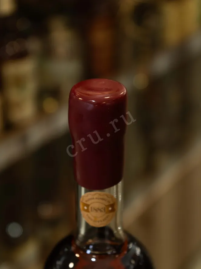 Пробка Jean Cave Vieil Armagnac AOC wooden box 1996 0.7 л