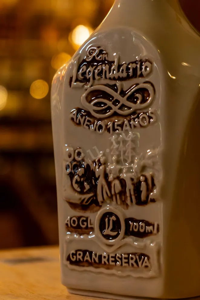 В магазине Крю Профи Legendario Ron Gran Reserva 15 years ceramics in wooden box 0.7 л