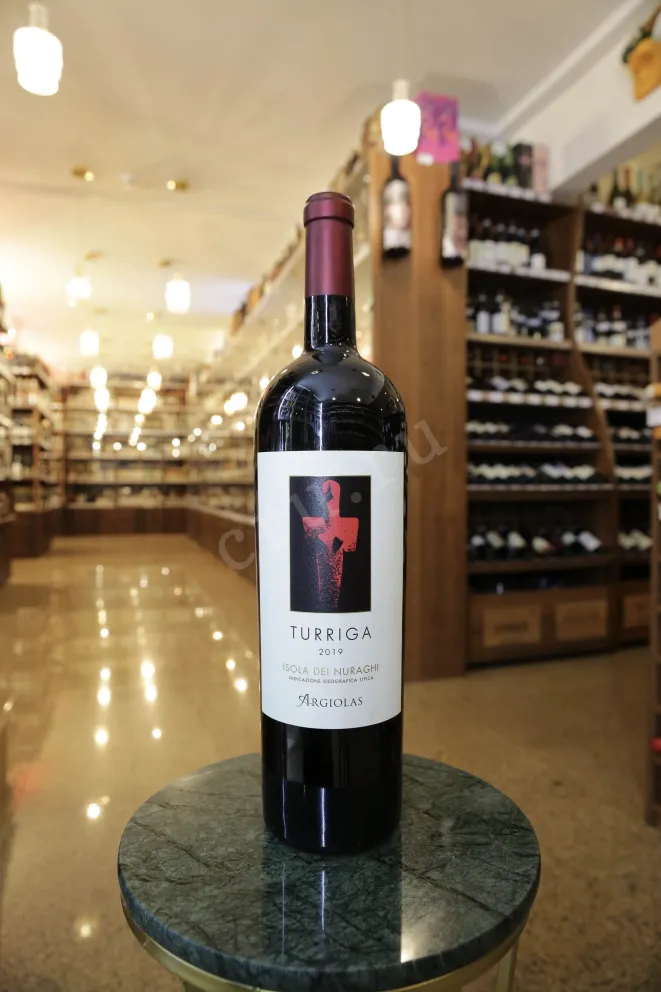 В магазине Крю Профи Turriga Isola dei Nuraghi wooden box 2019 1.5 л