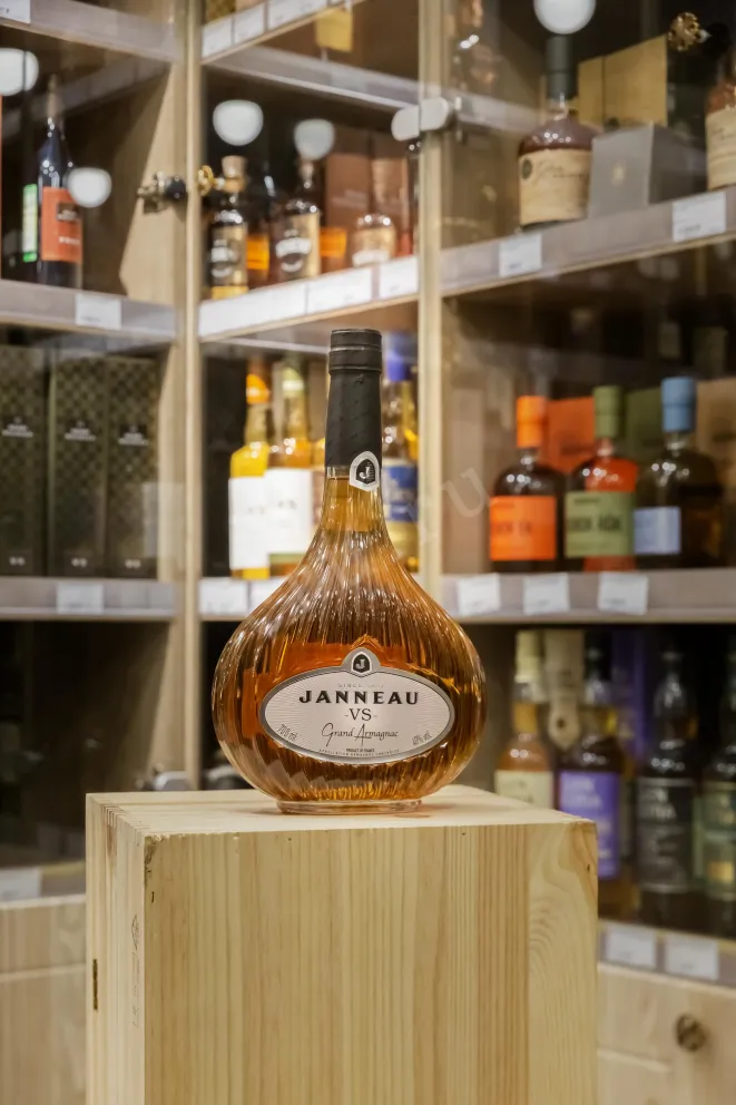 В магазине Крю Профи Janneau VS 0.7 л