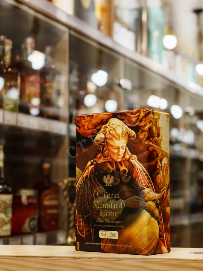В магазине Крю Профи Chateau de Montifaud Napoleon gift box 0.7 л