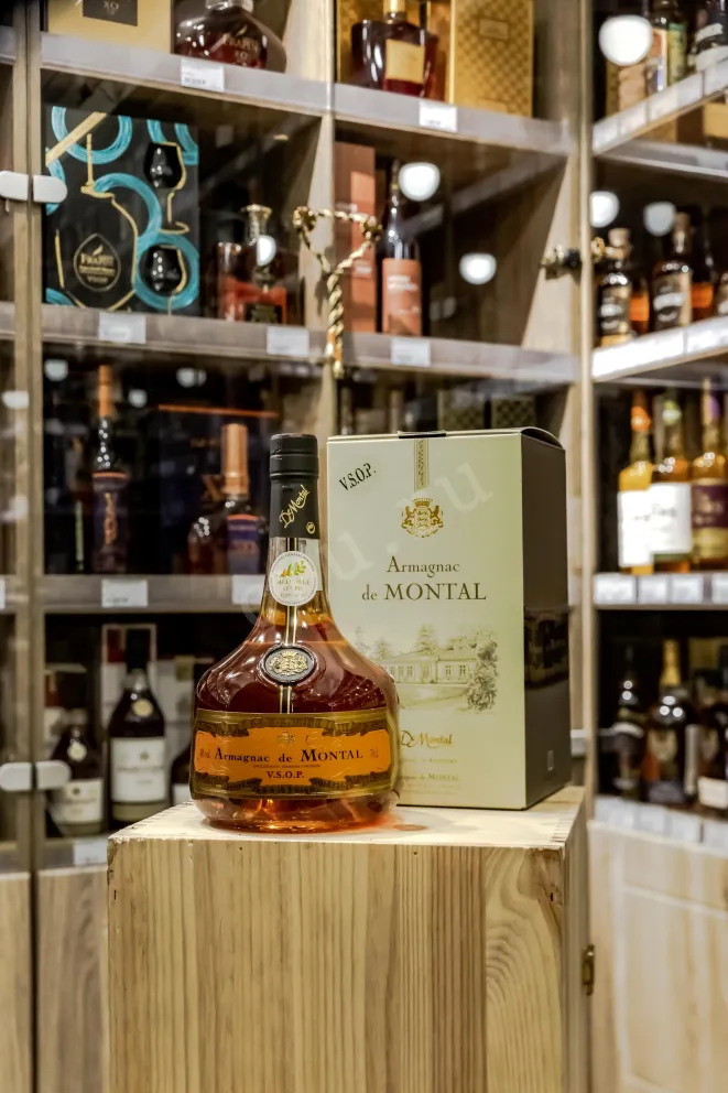 В магазине Крю Профи De  Montal VSOP 0.7 л