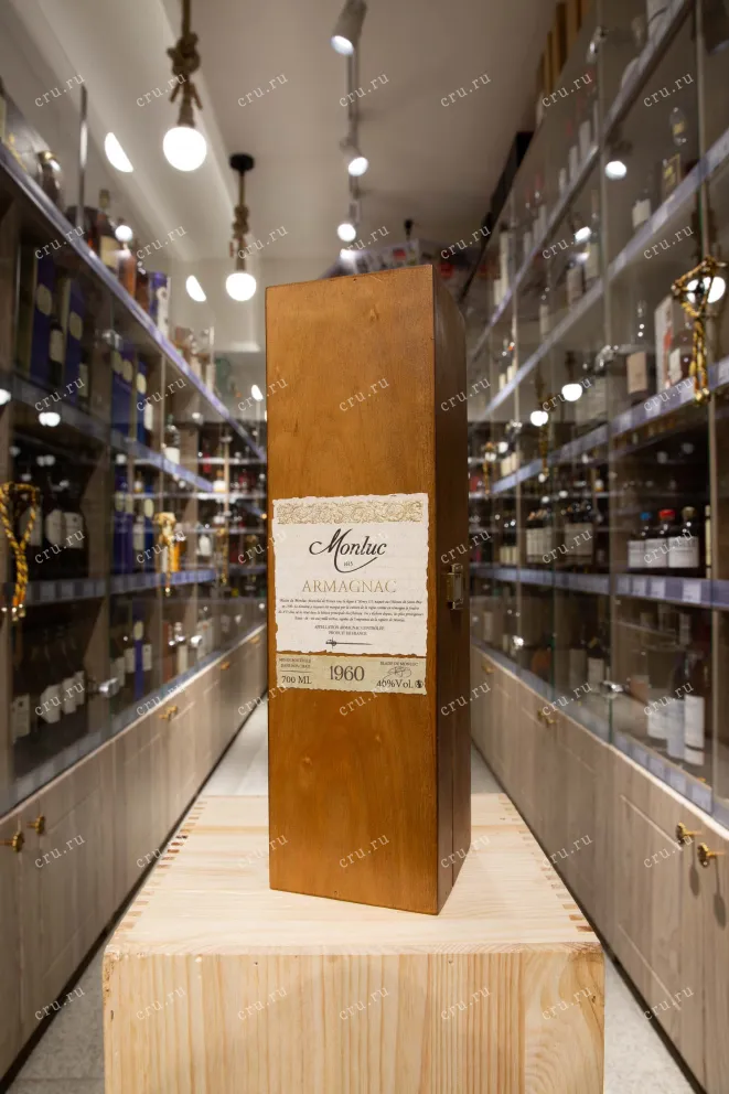 В магазине Крю Профи Monluc in wooden box 1960 0.7 л