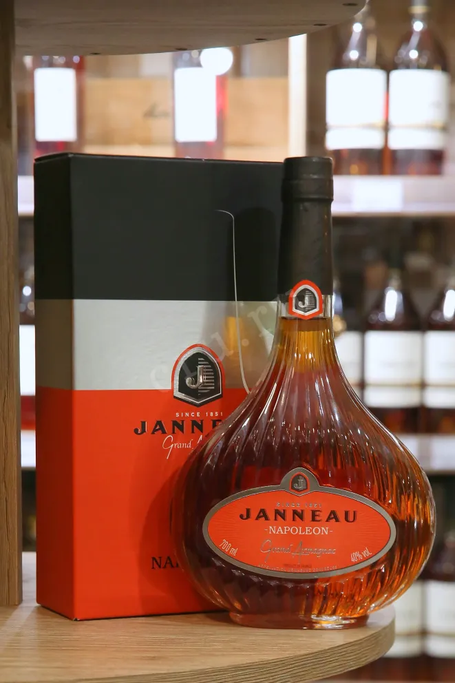 В магазине Крю Профи Janneau Napoleon 0.7 л
