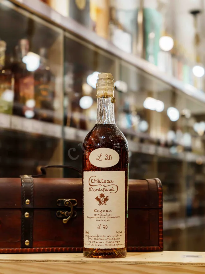 В магазине Крю Профи Chateau de Montifaud 20 Years wooden box 0.7 л
