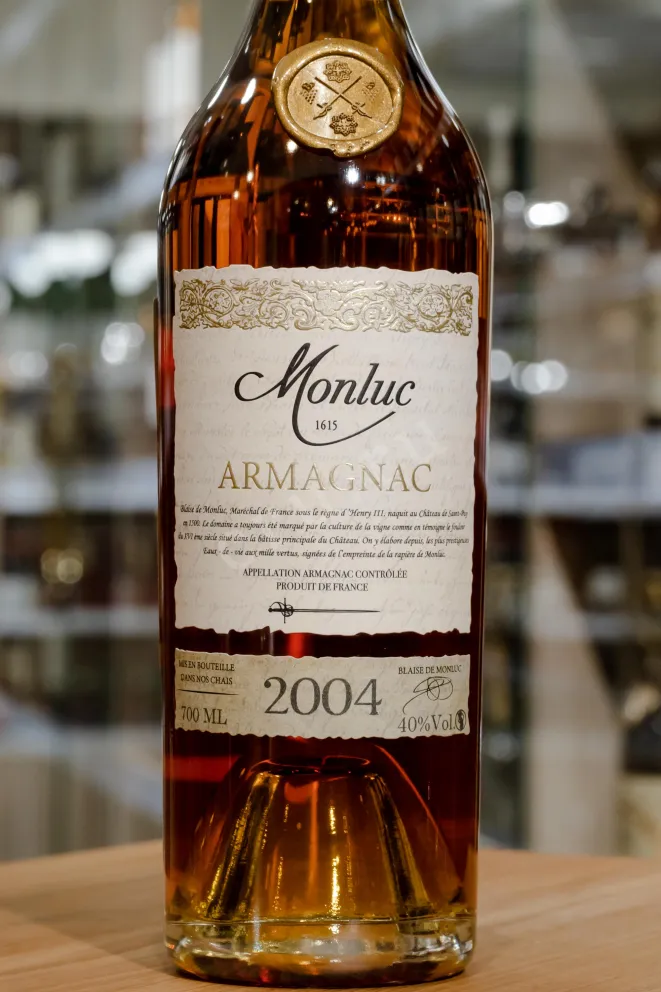 В магазине Крю Профи Monluc 2004 0.7 л