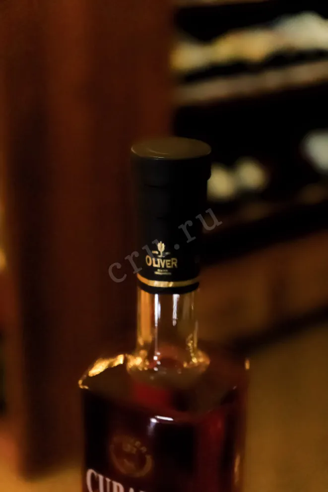 Пробка Cubaney Selecto Oliver 18 years gift box 0.7 л