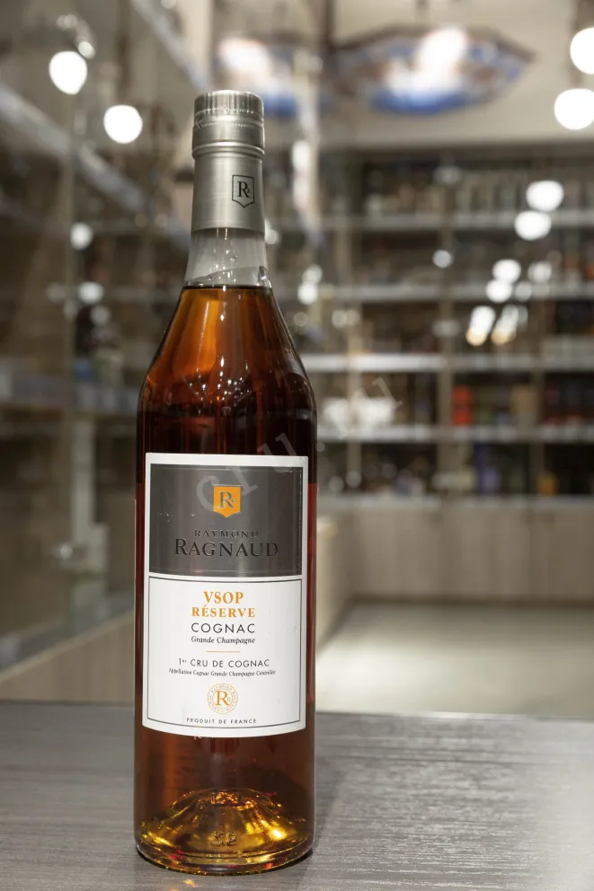 В магазине Крю Профи Raymond Ragnaud VSOP Reserve Grand Champagne 1er Cru De Cognac in gift box 0.7 л
